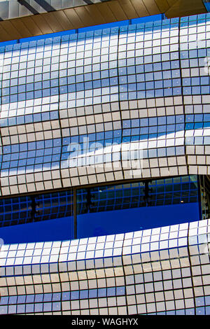 NIMES, Frankreich - 29 April, 2019: Detail eines römischen Museum Nimes, Frankreich. Museum wurde von Elizabeth de Portzamparc entworfen und eröffnet seit Juni 2018. Stockfoto