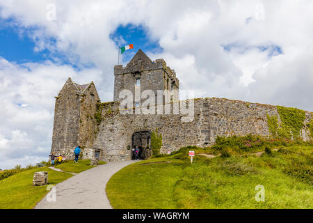 Dunguaire Castle Schloss builkt 1520 Home von Lady Christobel Amptill 1945 bis 1972 über der Bucht von Galway in Galway in der Grafschaft Galway Irland Stockfoto