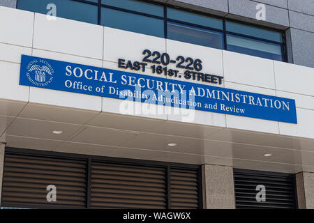 New York - ca. August 2019: lokale Niederlassung der Social Security Administration Office von Behinderung Beurteilung und Überprüfung. Die SSA verwaltet ret Stockfoto