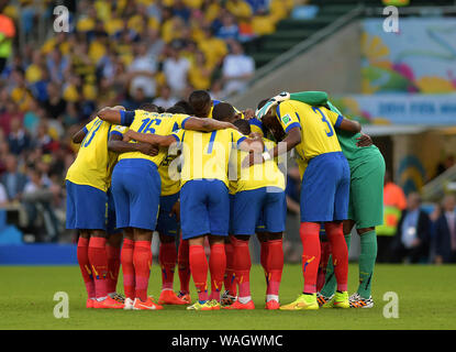 Rio de Janeiro, 25. Juni 2014. Die ecuadorianischen Fußballspieler vereinigten sich vor dem Spiel Ecuador gegen Frankreich Fußball für die Weltmeisterschaft 2014 im Maracanã Stockfoto