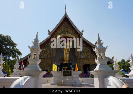 Eingang zum Wat Phra Singh Woramahawihan Tempel, Chiang Mai, Thailand Stockfoto