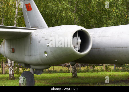 Elemente der alten sowjetischen militärischen Ebene schließen. Stockfoto