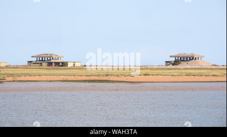 Blick über den Fluss Erz bei Orford von Orford Ness Nature Reserve, Küste von Suffolk, England, Großbritannien Stockfoto