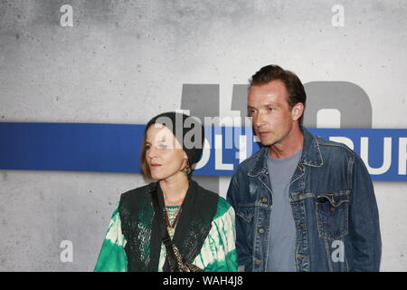 08/20/2019, Berlin, Deutschland. Maria Simon und Lucas Gregorowicz bei der Preview des neuen rbb Polizei 110: heimatliebe am Kurfürstendamm in Berlin-Charlottenburg. Stockfoto