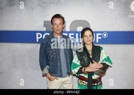 08/20/2019, Berlin, Deutschland. Maria Simon und Lucas Gregorowicz bei der Preview des neuen rbb Polizei 110: heimatliebe am Kurfürstendamm in Berlin-Charlottenburg. Stockfoto