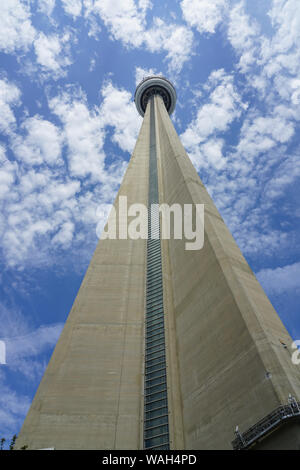 Toronto Harbour und mit der Fähre auf die Toronto Island sowie CN-Tower, Toronto, Ontario, Kanada, Nordamerika, Lake Ontario Stockfoto