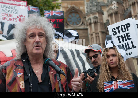 Old Palace Yard, London, UK. 8. September 2015. Bis zu 150 Demonstranten versammeln sich in das Alte Schloss Hof gegenüber der Häuser des Parlaments zu hören Reden ag Stockfoto