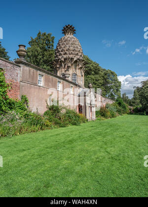 Der dunmore Ananas Gebäude in Dunmore Park, Airth, Schottland. 1761 als Immobilien Sommer Haus und Garten Torheit gebaut. Stockfoto