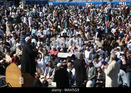 August 11, 2019: Tausende von Muslimen aus rund um den Tri-state-Area an MetLife Stadium Wiesen für das Eid al-Adha, hat keine bestimmte Zeitdauer und Gebet versammelt. Diese islamische Stockfoto