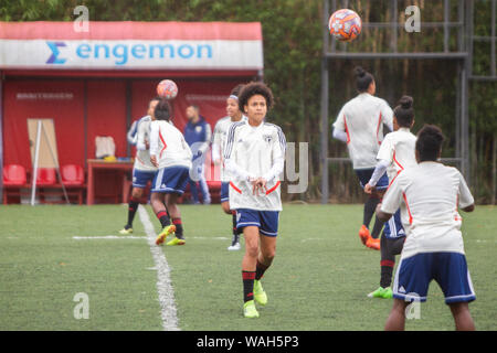 SÃO PAULO, SP - 20.08.2019: TREINO SÃO PAULO FEMININO - Sao Paulo Frauen' ccer Kaffee team Ausbildung wird in Morumbi Santos zum nächsten Mittwoch Gesicht, das Gleiche gilt für Paulista ist Wom Frauen Meisterschaft 2019. Yaya, der 17-jährige Mittelfeldspieler war heute zum ersten Mal für die Brasilianische nnal Team genannt. Sa. Sao Paulo, 20. August 2019. (Foto: Van Campos/Fotoarena) Stockfoto
