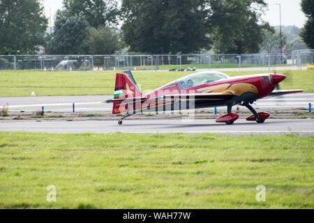 Royal Jordanian Falcons Taxi in Richtung Landebahn auf der einzigen Propeller Motor Stockfoto