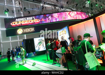 Köln, Deutschland, 20. August 2019 Gamescom: Gamer am Xbox stand. Stockfoto