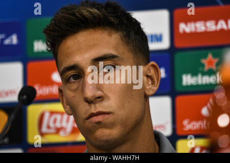 Athen, Griechenland. 20 Aug, 2019. Olympiakos ist Kostas Tsimikas einer Pressekonferenz am Karaiskaki Stadion in Piräus besucht, Olympiakos wird Gesicht Krasnodar in der UEFA Champions League Play-offs Hinspiel Match am 21. August 2019. Credit: SOPA Images Limited/Alamy leben Nachrichten Stockfoto