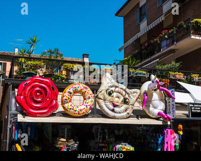 Merkwürdigkeiten in der Stadt Malcesine am Gardasee in Norditalien Stockfoto