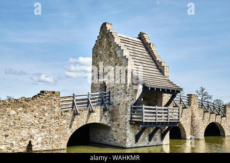 Steinerne Brücke in Blount Cultural Park, Montgomery, Alabama, USA. Stockfoto