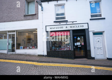 Äußere der Macleod & Macleod Metzger, wo der Insel taxierten Blutwurst oder Blutwurst, verkauft wird, Stornoway auf der Insel Lewis, Schottland, Großbritannien, Stockfoto