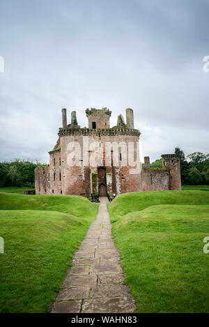 Caerlaverock Castle, ein Doppelzimmer, ein Wasserschloss dreieckigen Burg von der Maxwell Clan im 13. Jahrhundert erbaut, war eine gewaltige Festung, die withstoo Stockfoto