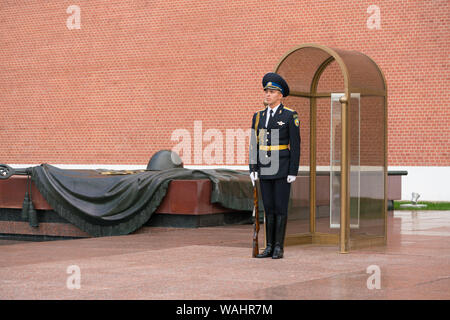 Moskau, Russland - Juli 20, 2019: Schutz an die Ewige Flamme in Alexander's Garden Stockfoto