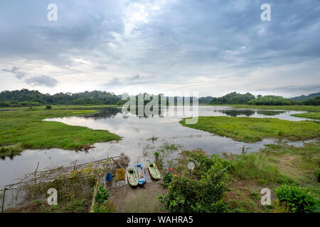 Blick auf Crocodile Lake im Dschungel der Nam Cat Tien Nationalpark in Vietnam. Dieser See ist mit der Bezeichnung 'Bau Sau' Stockfoto