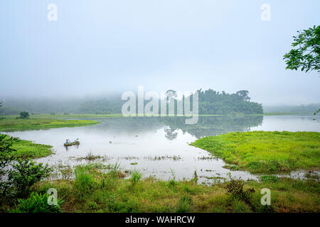 Blick auf Crocodile Lake im Dschungel der Nam Cat Tien Nationalpark in Vietnam. Dieser See ist mit der Bezeichnung 'Bau Sau' Stockfoto