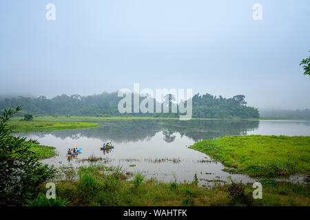 Nam Cat Tien Nationalpark, Provinz Dong Nai, Vietnam, August 18, 2019: Blick auf Crocodile Lake im Dschungel der Nam Cat Tien Nationalpark in Vietnam. Stockfoto