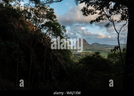 Aussicht auf den Mt Tibrogargan in die Glass House Mountains Stockfoto