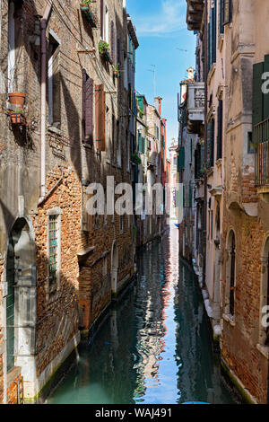 Die Rio de San Cassan Kanal von der Ponte de la Chiesa Brücke, Campo San Cassan, Venedig, Italien Stockfoto