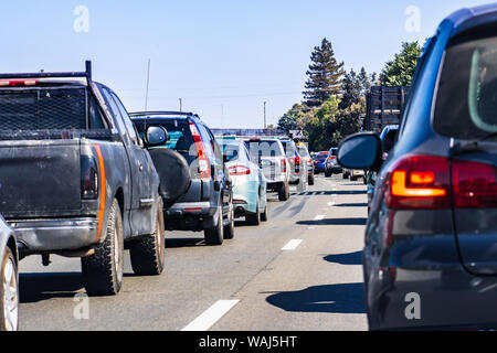 Starker Verkehr auf den Autobahnen Kreuzung Silicon Valley, San Francisco Bay Area, Kalifornien Stockfoto