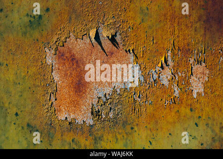 Details von Rost und Lack auf Metall. Stockfoto