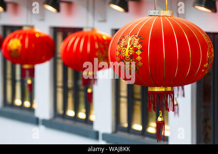 Chinesische Laternen am Big Buddha und Po Lin Kloster, Lantau Island, Hong Kong, China. Stockfoto