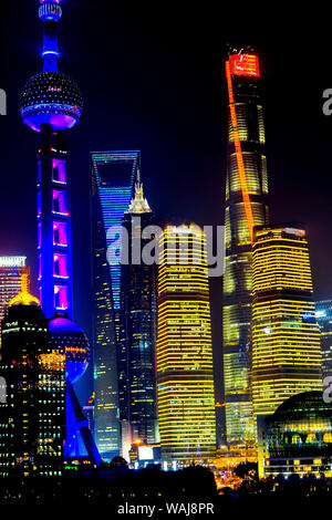 Der Oriental Pearl TV Tower. Reflexion der Stadtbild Pudong, Shanghai, China. Stockfoto