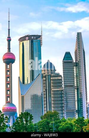 Der Oriental Pearl TV Tower Wolkenkratzer das Stadtbild, Shanghai, China. Stockfoto