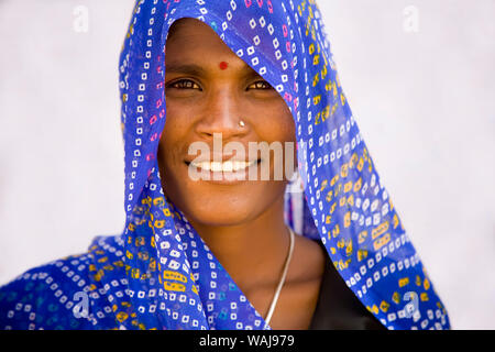 Indien, Rajasthan, Pushkar. Portrait von lächelnden Dorf Frau. Kredit als: Jim Nilsen/Jaynes Galerie/DanitaDelimont.com Stockfoto