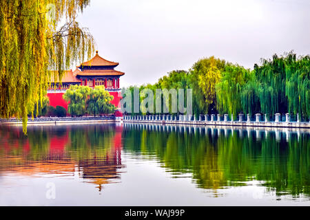 Meridian Gate Reflexion, die Verbotene Stadt, Beijing, China. Der Kaiserpalast gebaut während der Ming Dynastie Stockfoto