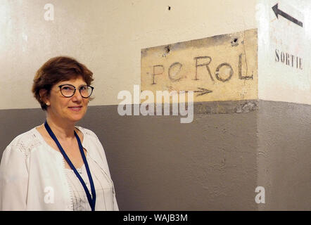 Paris, Frankreich. 26. Juli, 2019. Sylvie Zaidman, Direktor des neuen 'Musée de la Libération de Paris" In der ehemaligen Zentrale des Henri Rol-Tanguy, Leiter der Pariser Aufstand von 1944. Das Museum erinnert an die Befreiung von Paris während des Zweiten Weltkriegs. Der unterirdische Komplex ist ein Teil des Museums, das sich ganz in der Nähe der Katakomben beliebt bei Touristen auf dem Platz Denfert-Rochereau. (Zu "75 Jahre Befreiung - Paris und seine schwierige Erbe') Credit: Christian Böhmer/dpa/Alamy leben Nachrichten Stockfoto