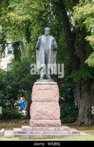 Australien, Tasmanien, Hobart. 1930 Premier Australiens AG Ogilvie progressive Leader. Statue im Parlament St Park, Innenstadt von Hobart. Stockfoto