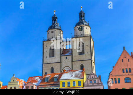 Bunten Marktplatz, Saint Mary's Stadtkirche Stadtkirche Wittenberg, Deutschland. Martin Luther Kirche. Im Jahre 1187 Gegründet und in 1900 renoviert. Stockfoto