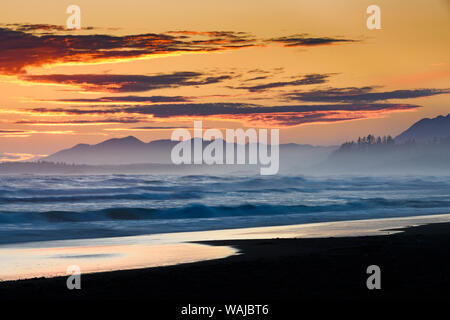 Kanada, British Columbia Tofino. Wickaninnish Beach Sonnenuntergang. Stockfoto