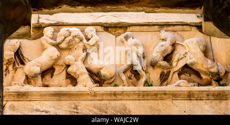 Antike Tempel des Hephaistos. Zentauren Skulptur, Agora Marktplatz, Athen, Griechenland. Jahrhundert v. Chr. Agora gegründet. Tempel für den Gott der Handwerkskunst, Metall ab 449 v. Chr. Stockfoto