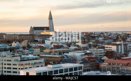 Island, Reykjavik. Winter Stadtbild bei Sonnenuntergang. Kredit als: Wendy Kaveney/Jaynes Galerie/DanitaDelimont.com Stockfoto