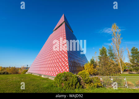 Kanada, Quebec, Saguenay Fjord, La Baie, Pyramide des Ha! Ha!, Aluminium Denkmal zu lokalen Überschwemmungen Stockfoto