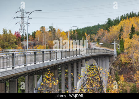 Kanada, Quebec, Saguenay-Jonquiere. Pont d'Aluminium, nur Aluminium Brücke der Welt, 1950 erbaut Stockfoto