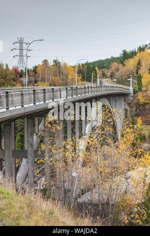 Kanada, Quebec, Saguenay-Jonquiere. Pont d'Aluminium, nur Aluminium Brücke der Welt, 1950 erbaut Stockfoto