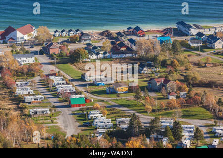 Kanada, Quebec, Perce. Ansicht der Stadt von Mont Ste-Anne Stockfoto