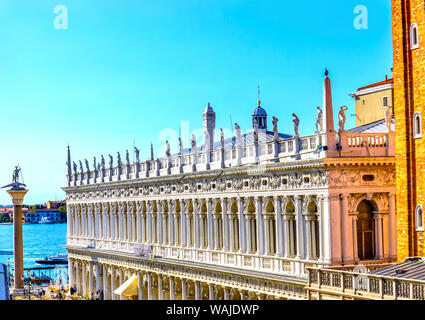 Der procuratie Nuove Canal grande Piazza San Marco, St. Mark's Square, in Venedig, Italien. Berühmte Eingang zum Markusplatz. Gebaut 1586 Stockfoto