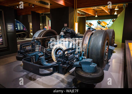 Kanada, Quebec, Valcourt. Musee Joseph-Armand Bombardier, Museum, das der Erfinder der modernen Snowmobile gewidmet, Bombardier Tram Car suspension Stockfoto