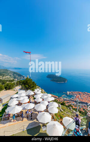 Kroatien, Dubrovnik. Überblick über Stadt und Otok Insel Lokrum National Park. Credit: Fred Herr/Jaynes Galerie/DanitaDelimont.com Stockfoto