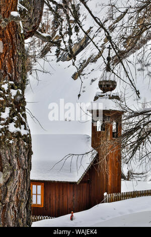 Österreich, Kals am Großglockner. Kleine Kapelle im Schatten der Großglockner Stockfoto