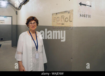 Paris, Frankreich. 26. Juli, 2019. Sylvie Zaidman, Direktor des neuen 'Musée de la Libération de Paris" In der ehemaligen Zentrale des Henri Rol-Tanguy, Leiter der Pariser Aufstand von 1944. Das Museum erinnert an die Befreiung von Paris während des Zweiten Weltkriegs. Der unterirdische Komplex ist ein Teil des Museums, das sich ganz in der Nähe der Katakomben beliebt bei Touristen auf dem Platz Denfert-Rochereau. (Zu "75 Jahre Befreiung - Paris und seine schwierige Erbe') Credit: Christian Böhmer/dpa/Alamy leben Nachrichten Stockfoto