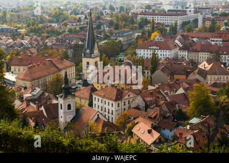 Slowenien, Ljubljana. Am späten Nachmittag Licht im Herzen der Altstadt, gesehen von oben auf dem Burgberg. Stockfoto